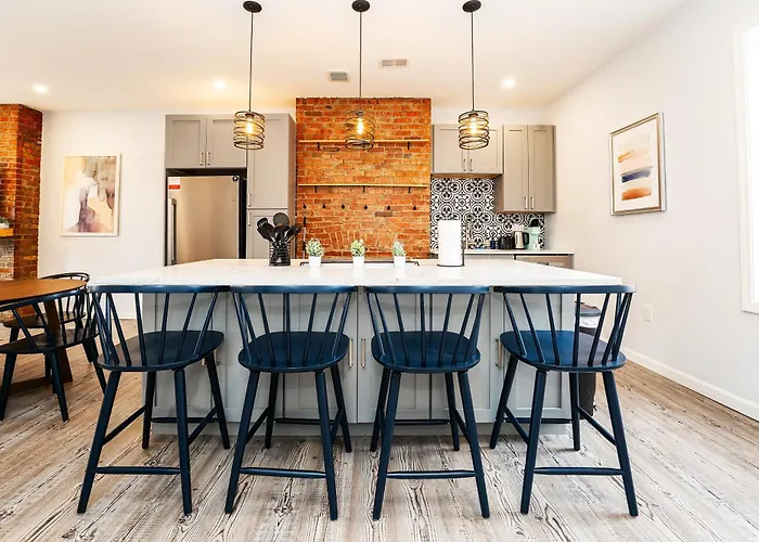 Newly Remodeled 3br Retreat Near Downtown *