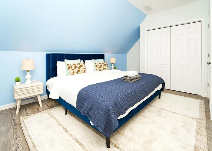 Holiday home Newly Remodeled 3br Retreat Near Downtown *