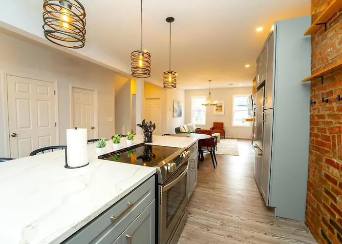Newly Remodeled 3br Retreat Near Downtown