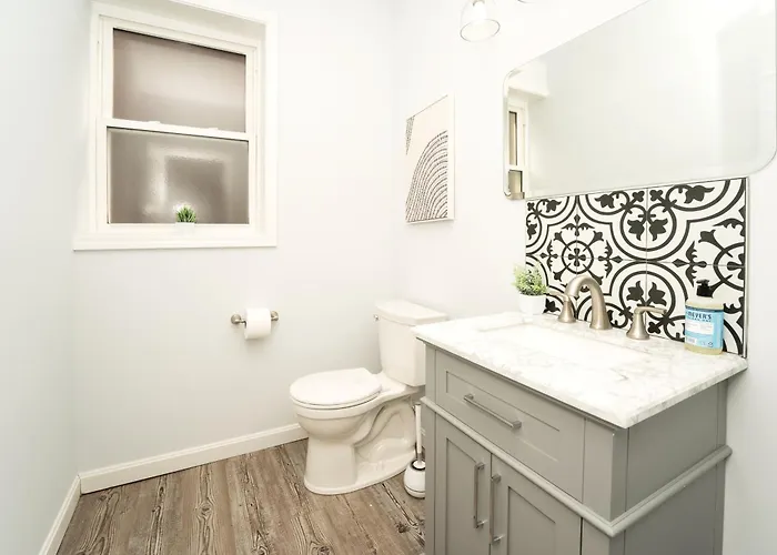 Holiday home Newly Remodeled 3br Retreat Near Downtown *