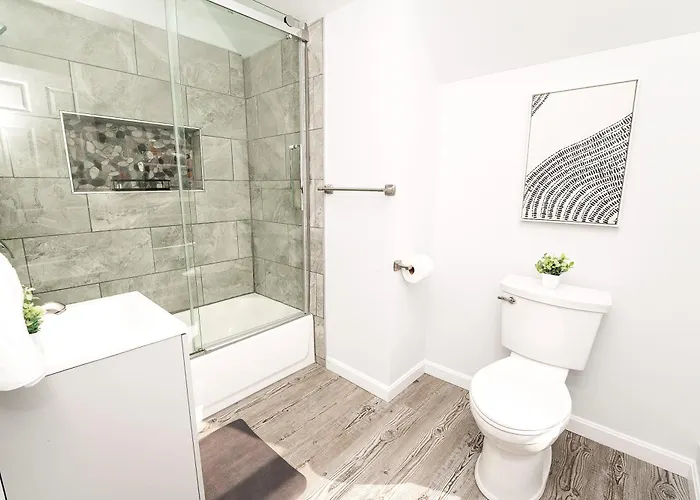 Newly Remodeled 3br Retreat Near Downtown
