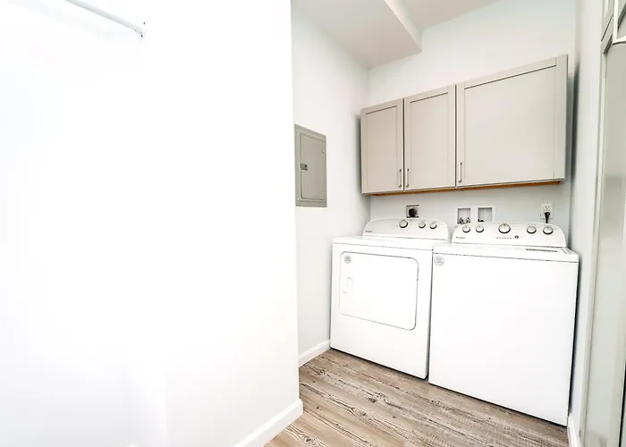Newly Remodeled 3br Retreat Near Downtown Holiday home *