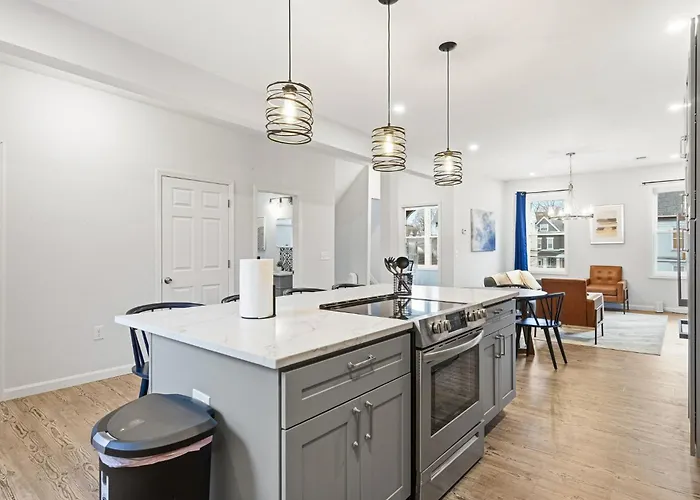 Newly Remodeled 3br Retreat Near Downtown
