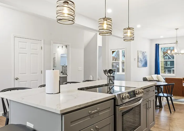 Newly Remodeled 3br Retreat Near Downtown Holiday home *