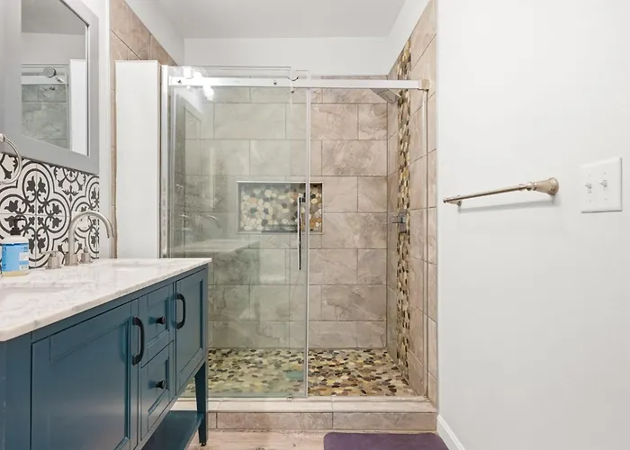 Newly Remodeled 3br Retreat Near Downtown