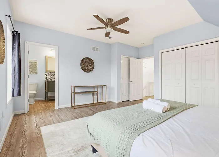 Newly Remodeled 3br Retreat Near Downtown Holiday home *
